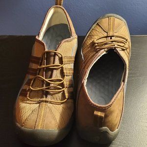 NEW*NEW* 8 1/2 Pr!vo hybrid walking/hiking shoes with leather uppers